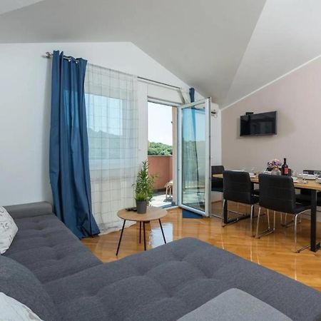 Apartment Near The Center/Beach Pula Buitenkant foto