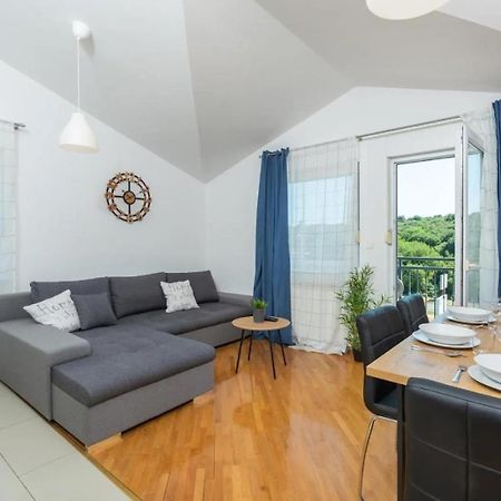 Apartment Near The Center/Beach Pula Buitenkant foto